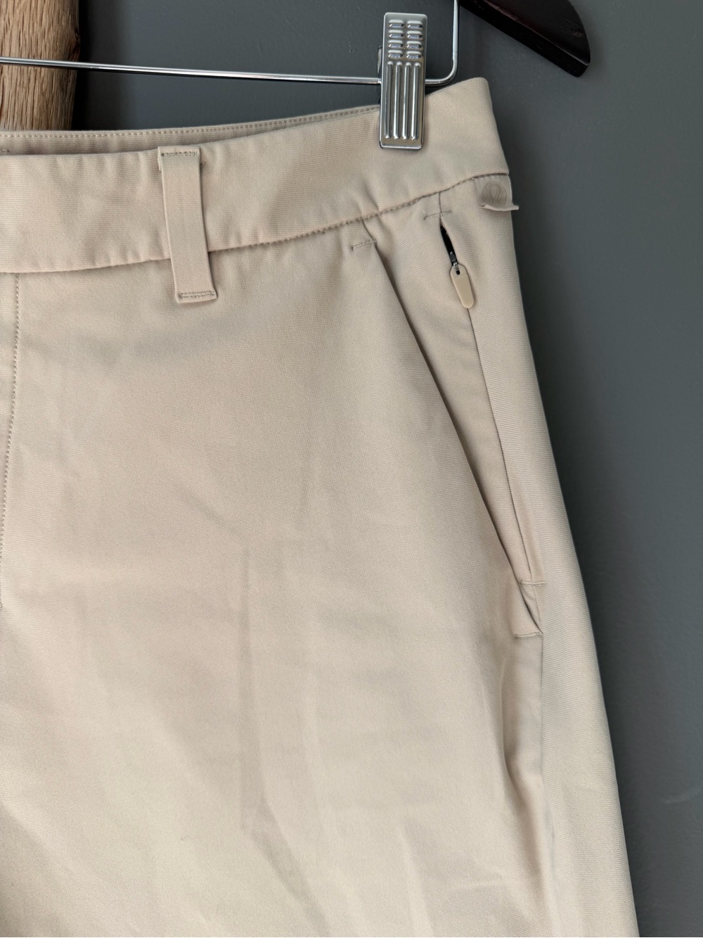 Lululemon Khaki ABC Classic Fit 9” short - Picture 3 of 6